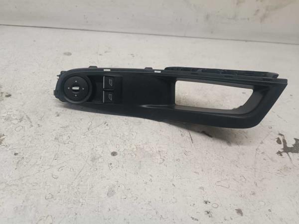 BOUTON LEVE VITRE FORD - Vue 1